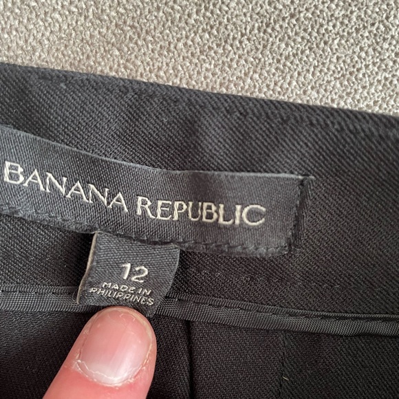 Banana Republic Black skirt. Size 12. - Picture 3 of 4